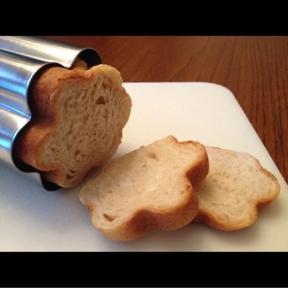 NIB The Pampered Chef Valrompia Bread Tube Set - Star and Flower - Picture 3 of 4